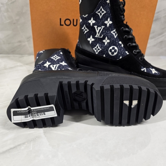 ‼️SOLD‼️Louis Vuitton Lace Up Boots - Picture 11 of 12